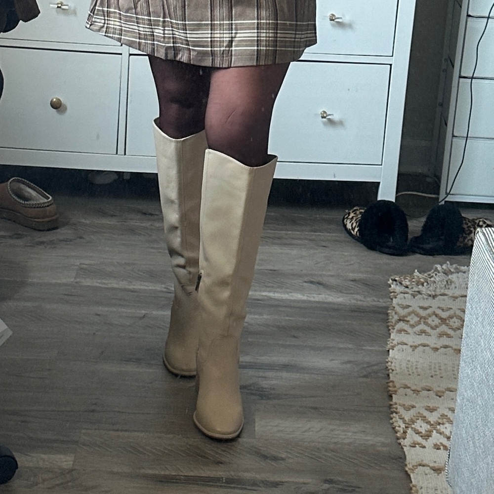 Vince Camuto - Wide Calf Knee High Boots - Women’s Size 9 - Picture 14 of 14